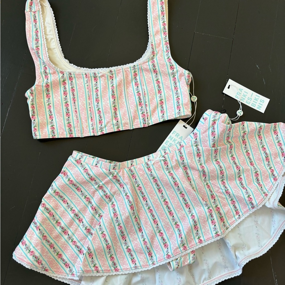 Frankie’s Bikinis Set
